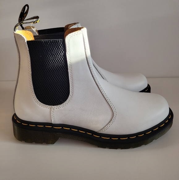 BRAND NEW Dr.Martens Yellow Stitch Smooth Leather Chelsea Boots Womens 9 US - Picture 6 of 11
